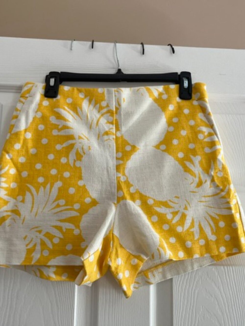 Ann Taylor Yellow Pineapple Print Short Size 4